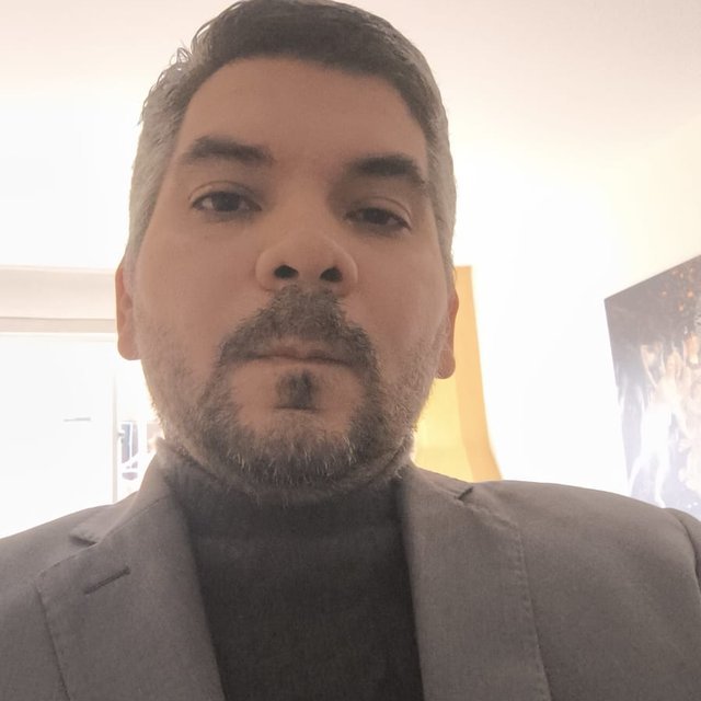Retrato de Juan Pablo López Mejía, consultor en derecho estratégico y analítica de datos